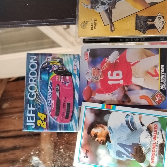 Assorted Sports Trading Cards Collection - Picture 4 of 4